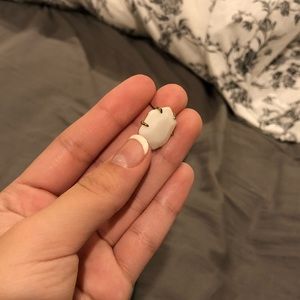 (ONE) Kendra Scott Morgan White Stud